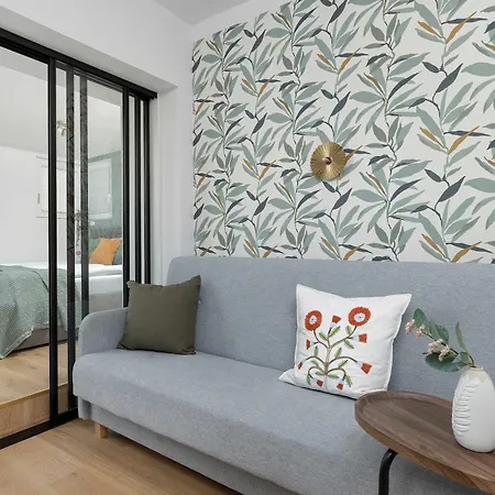 Stylish With A Balcony And A Workspace By Renters