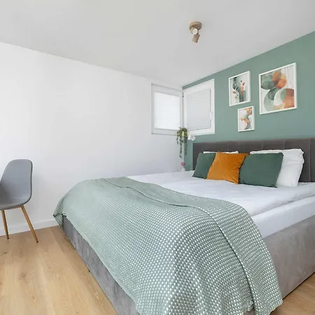 Stylish With A Balcony And A Workspace By Renters Krasków