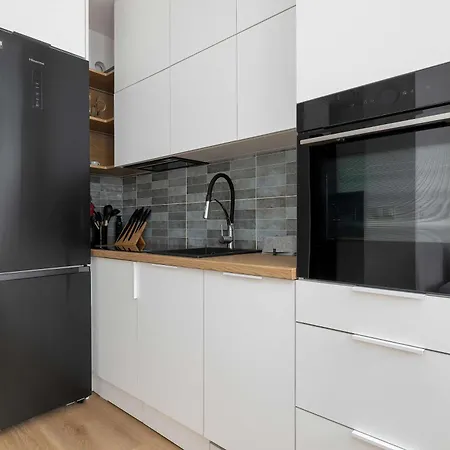 Stylish With A Balcony And A Workspace By Renters