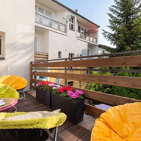 Stylish With A Balcony And A Workspace By Renters Krasków