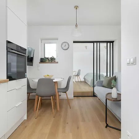 Διαμέρισμα Stylish With A Balcony And A Workspace By Renters *