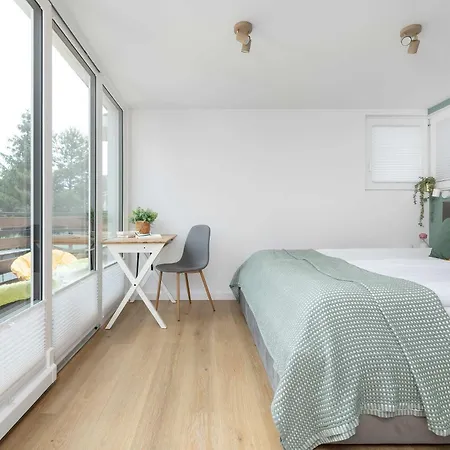 Stylish With A Balcony And A Workspace By Renters Krasków