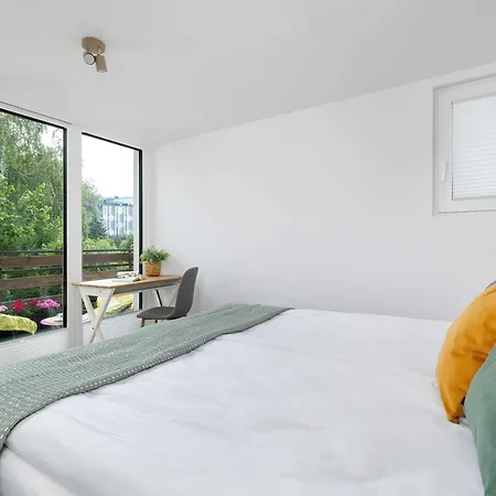 Stylish With A Balcony And A Workspace By Renters Krasków