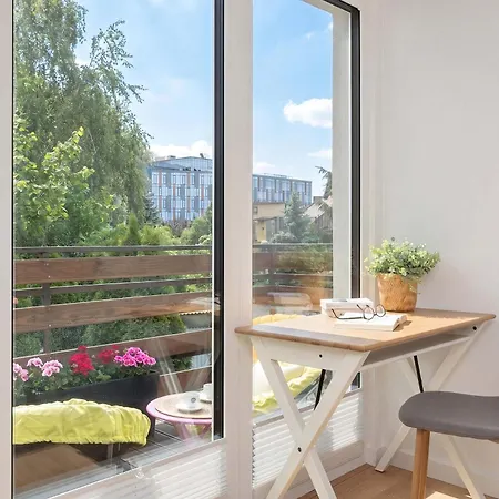 Διαμέρισμα Stylish With A Balcony And A Workspace By Renters *