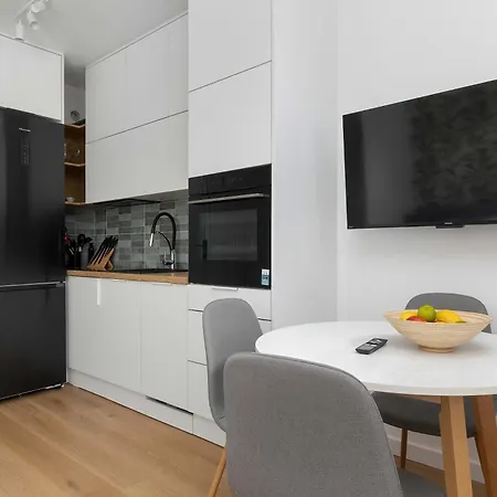 Διαμέρισμα Stylish With A Balcony And A Workspace By Renters