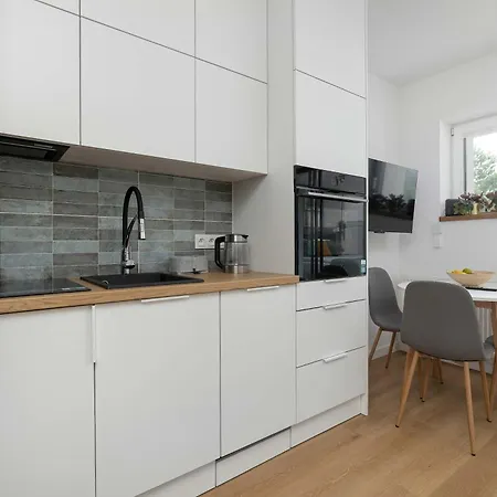 Appartement Stylish With A Balcony And A Workspace By Renters *