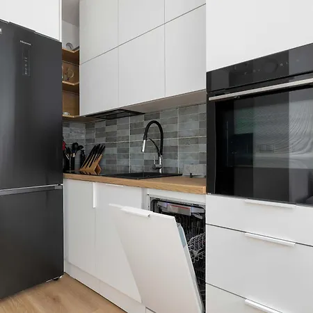 Διαμέρισμα Stylish With A Balcony And A Workspace By Renters