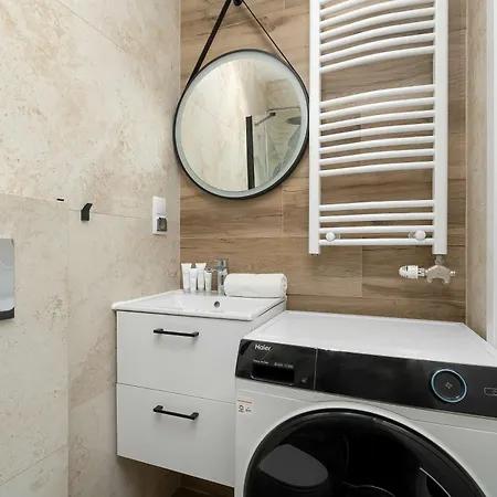 Stylish With A Balcony And A Workspace By Renters Διαμέρισμα