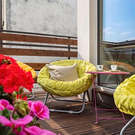 Διαμέρισμα Stylish With A Balcony And A Workspace By Renters *