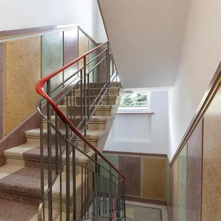 Διαμέρισμα Stylish With A Balcony And A Workspace By Renters